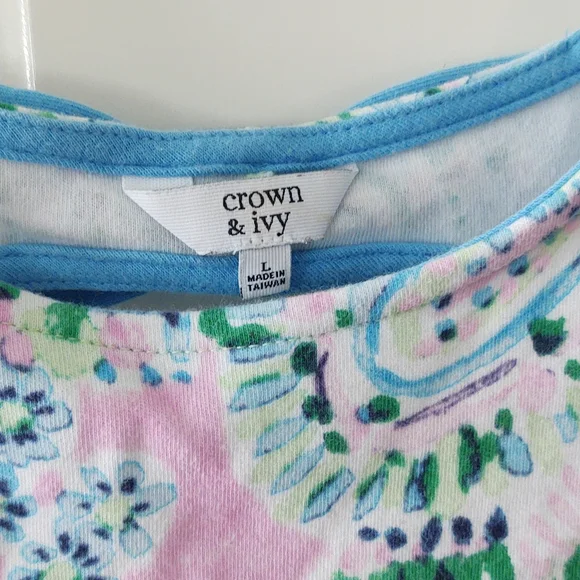 Ladies Crown & Ivy sleeveless top. - Picture 3 of 3